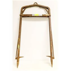 HAY LIFT SYSTEM, COMES WITH FORKS AND PULLEYS.