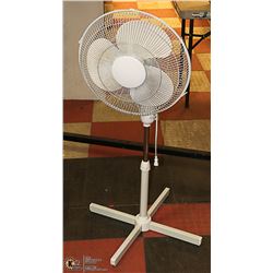 FLOOR FAN