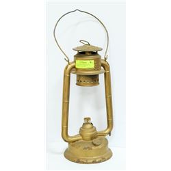 VINTAGE BEACON KEROSENE LANTERN (NO GLOBE)