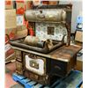 Image 2 : FINDLAY'S WOOD STOVE WITH WARMING OVEN AND WATER
