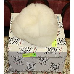 ANTIQUE SHEEP WOOL HAT IN BOX.