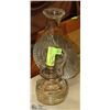 Image 1 : ANTIQUE OIL LAMP WITH WALL MOUNT AND
