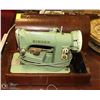 Image 1 : VINTAGE SINGER PORTABLE TABLETOP SEWING MACHINE