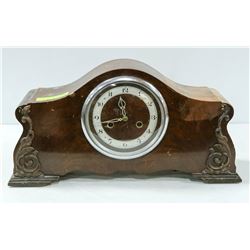 VINTAGE CLOCK WITH KEY