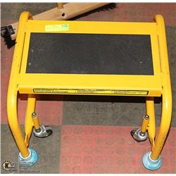 STEP STOOL ON CASTROS - HEAVY DUTY