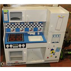 CHILDRENS KITCHEN COUNTER/STOVE