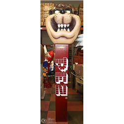 PEZ TAZ DISPLAY APPROX 8FT HIGH