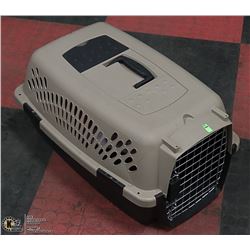 SMALL PLASTIC PET CARRIER