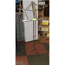 FOLDABLE AND ADJUSTABLE MUSIC STAND