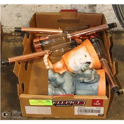 4 NEW OUTDOOR LIGHTS PLUS 2 PLANT POTS