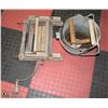 Image 1 : VINTAGE WASHTUB WRINGER AND WRINGER BUCKET