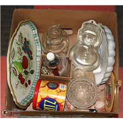ASSORTED VINTAGE ITEMS WITH MINIATURE WORKING
