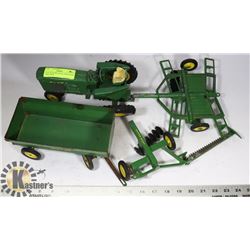FLAT OF RETRO METAL JOHN DEERE TRACTOR &