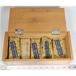 WOODEN BOX OF ASSORTED BULBS