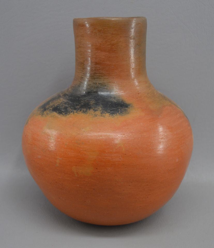NATIVE AMERICAN CHEROKEE INDIAN POTTERY VASE BY BERNADINE