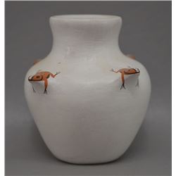 NATIVE AMERICAN ZUNI POTTERY JAR BY AGNES PEYNETSA