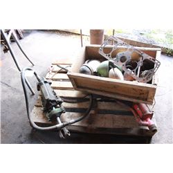 Pallet with:  2 Hydraulic Cylinders, a Cable (with ends) and a Wooden Box with Vehicle/Tractor Light