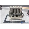 Image 3 : (2) Vintage Toasters
