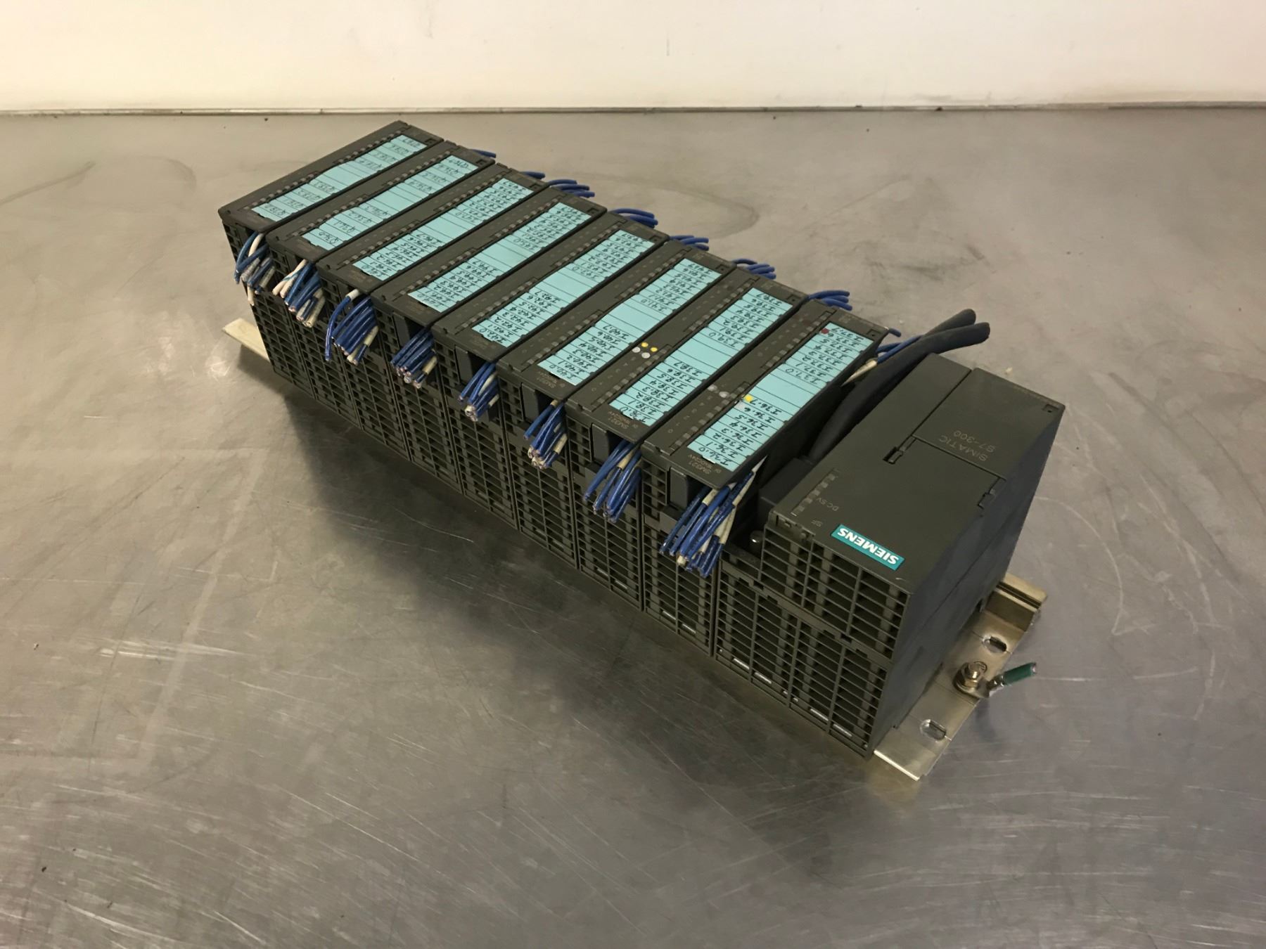 SIEMENS S7-300 6E7S 361-3CA01-0AA0 INTERFACE RACK W/ I/O MODULES
