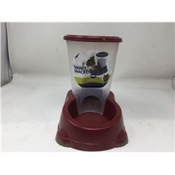 Smart Snacker Free Feeding System-Red