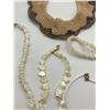 Image 3 : VINTAGE BEADED JEWELRY LOT: (1)COLLAR BIB