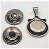 Image 2 : VINTAGE STERLING CIRCULAR PENDANT & CIRCULAR