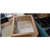 Image 2 : 3 small display cases