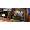 Image 3 : BOX OF EASTERN AND WOOD DECOR