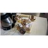 Image 2 : VINTAGE STYLE ROTARY PHONE AND BLACK AND DECKER STAINLESS AND BLACK COFFEE MAKER
