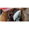 Image 2 : Box of kitchen appliances, juicer, skillet and more