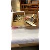 Image 1 : LOT OF JEWELRY, NECKLACES AND VINTAGE COLLECTABLES