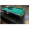 Image 2 : 3 foot pool table with balls