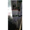 Image 2 : Genius retractable screen door