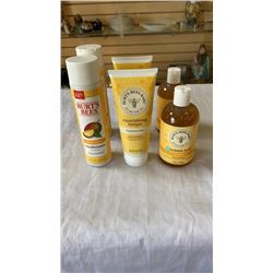 BRAND NEW BURTS BEES - 2 SUPER SHINY CONDITIONS, 2 NOURISHING LOTIONS, 2 BUBBLES BATHS - RETAIL $71.