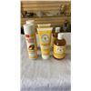 Image 1 : BRAND NEW BURTS BEES - 2 SUPER SHINY CONDITIONS, 2 NOURISHING LOTIONS, 2 BUBBLES BATHS - RETAIL $71.