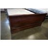 Image 2 : QUEENSIZE SLEIGH BED FRAME