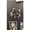 Image 2 : 12 NEW ANKLETS ON DISPLAY PANEL