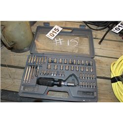 COMPLETE SCREWDRIVER SET IN CASE
