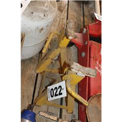 2 YELLOW JACK STANDS