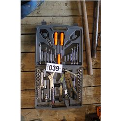 TOOL SET IN GREY CASE