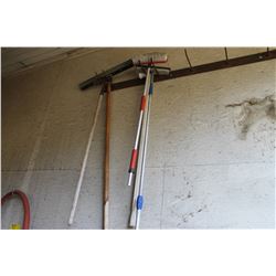 SQUEEGEE, BRUSH, ETC