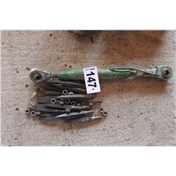 GREEN LINKAGE BAR & HARROW TEETH