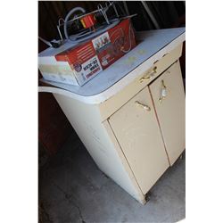 TANK HEATER & WHITE COUNTER