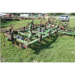 JOHN DEERE 24' DEEP TILLAGE C/W 3 BAR TINES, CABLE & HYDRAULIC LIFT