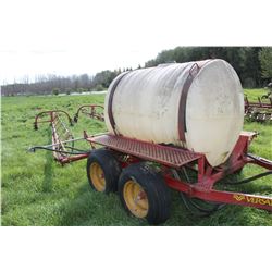 VERSATILE SPRAYER C/W 550 GALLON POLY TANK