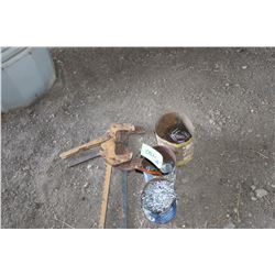 2 WIRE STRETCHERS & STAPLES