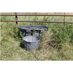 1 BLACK WATER TANK & 1 GREY TUB