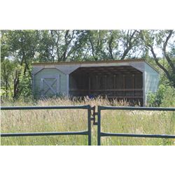 VERY NICE HORSE SHELTER C/W STORAGE COMPARTMENT