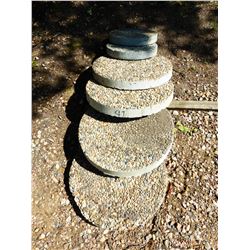 6 CONCRETE STEPPING STONES
