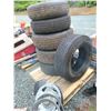 Image 12 : Truck Tires